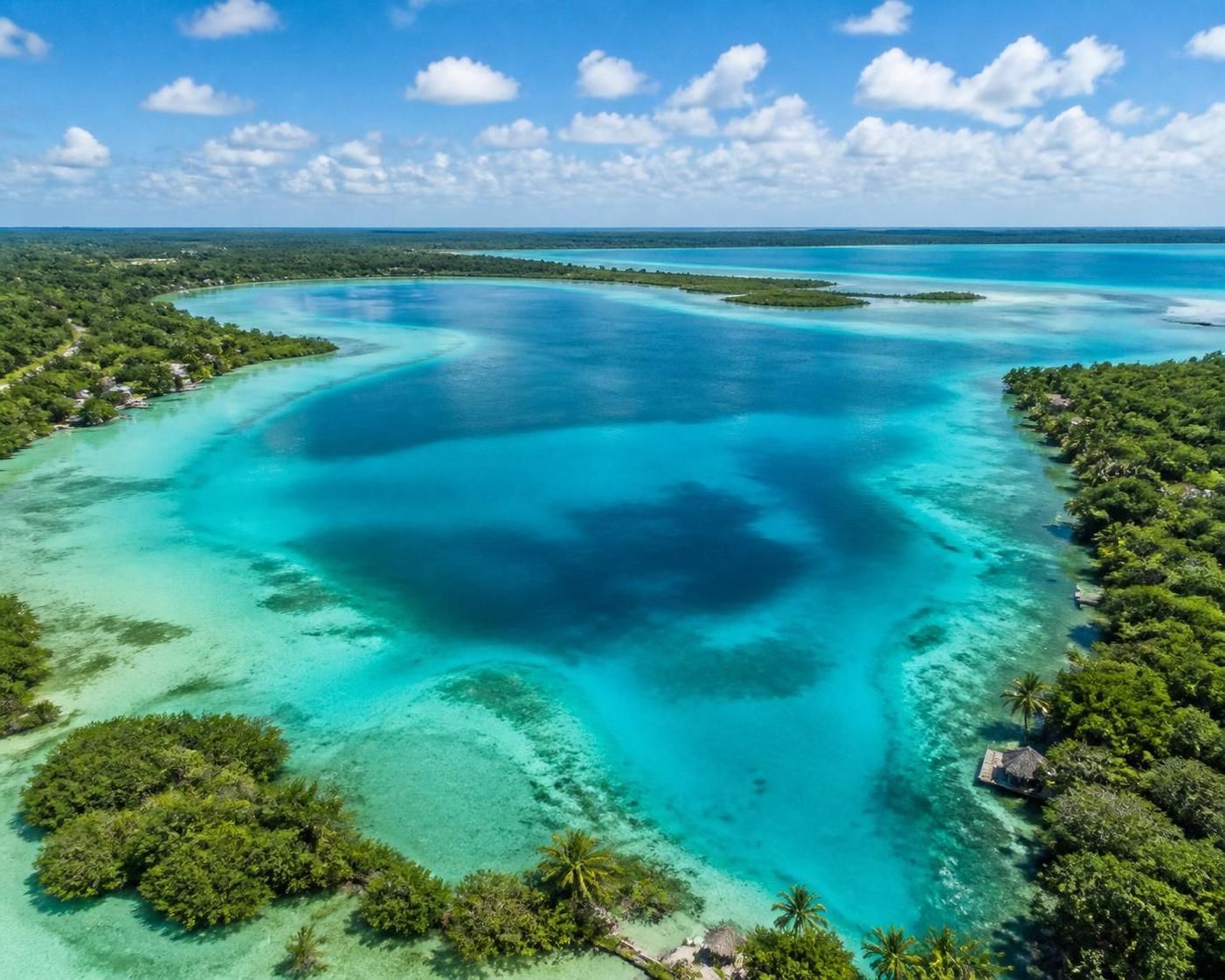 comparación entre bacalar e isla mujeres para descubrir cuál ofrece el agua más azul y cristalina, ideal para los amantes de playas paradisíacas.
