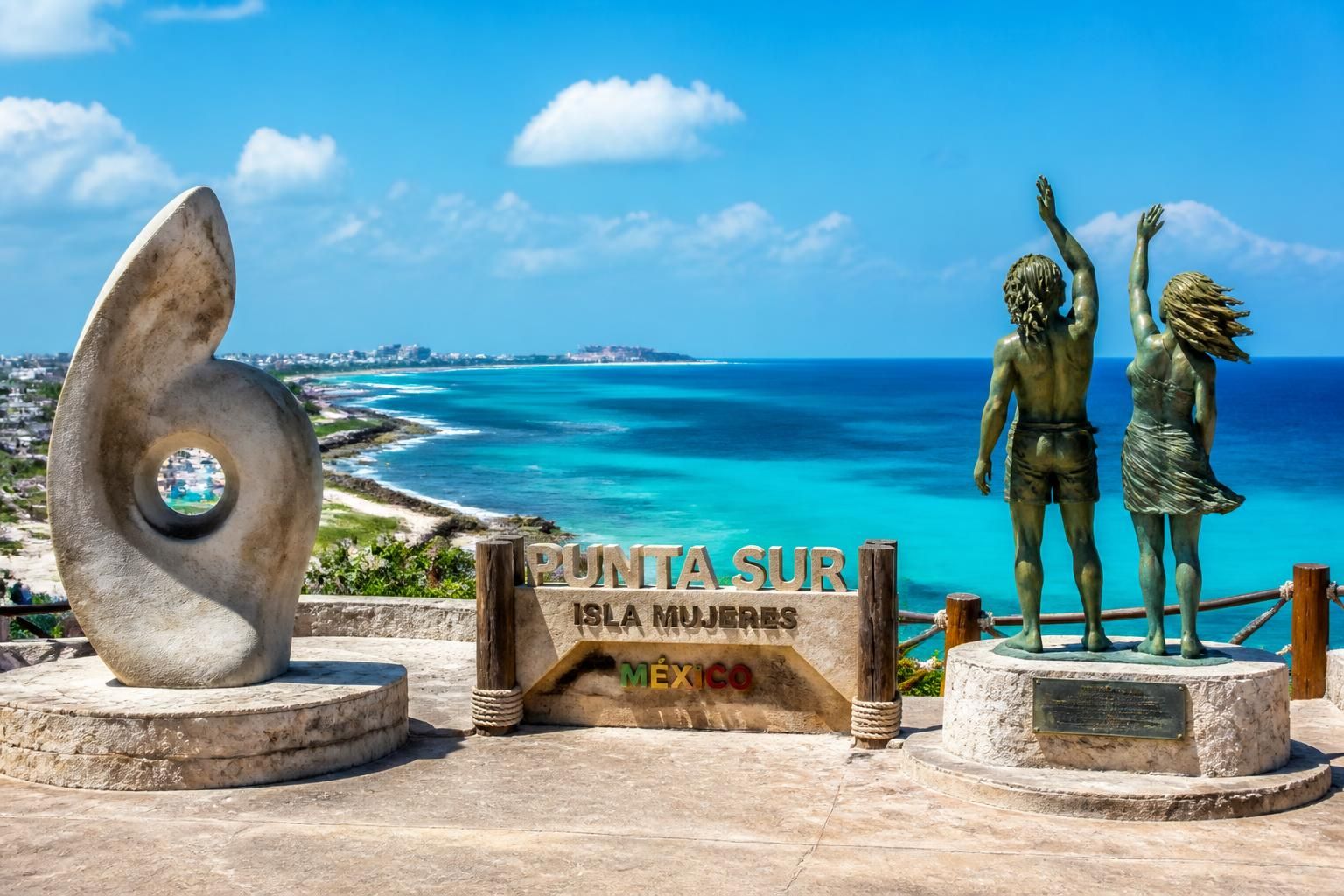 explora el mirador panorámico y las impresionantes esculturas de punta sur en isla mujeres, un destino perfecto para disfrutar de vistas espectaculares y arte al aire libre.