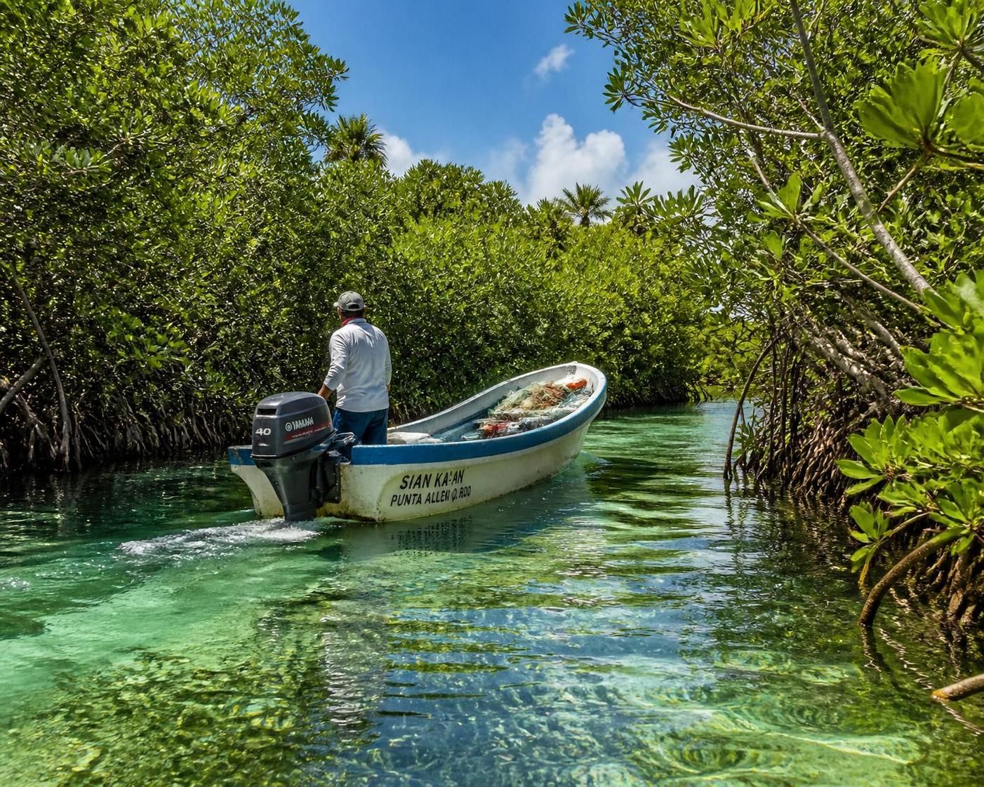 explora sian ka'an de manera única navegando en un auténtico barco de pescador y descubre la belleza natural y la biodiversidad de esta reserva protegida.