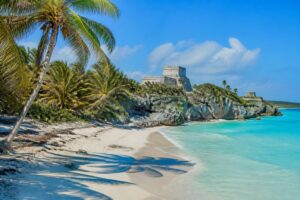 Descubre playa Paraíso en Tulum, la mejor playa cerca de las ruinas mayas