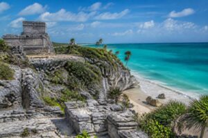 Ruinas de Tulum: descubre la única ciudad maya frente al mar Caribe