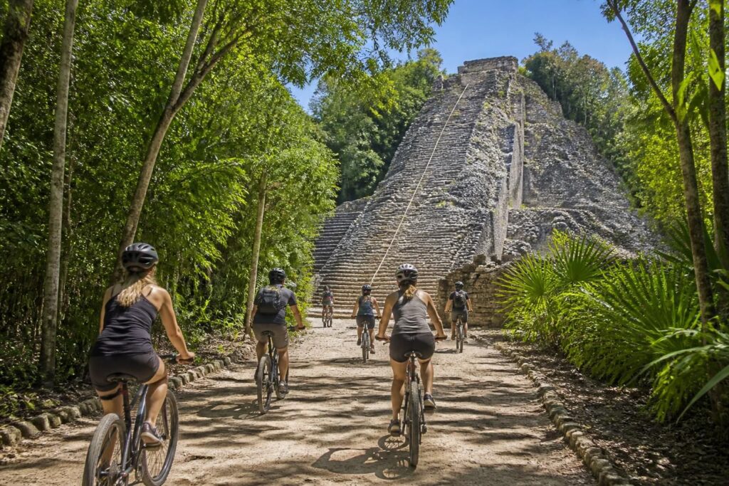 descubre la ruta en bicicleta por cobá, una opción sencilla y divertida para explorar sus maravillas naturales y arqueológicas sin esfuerzo.