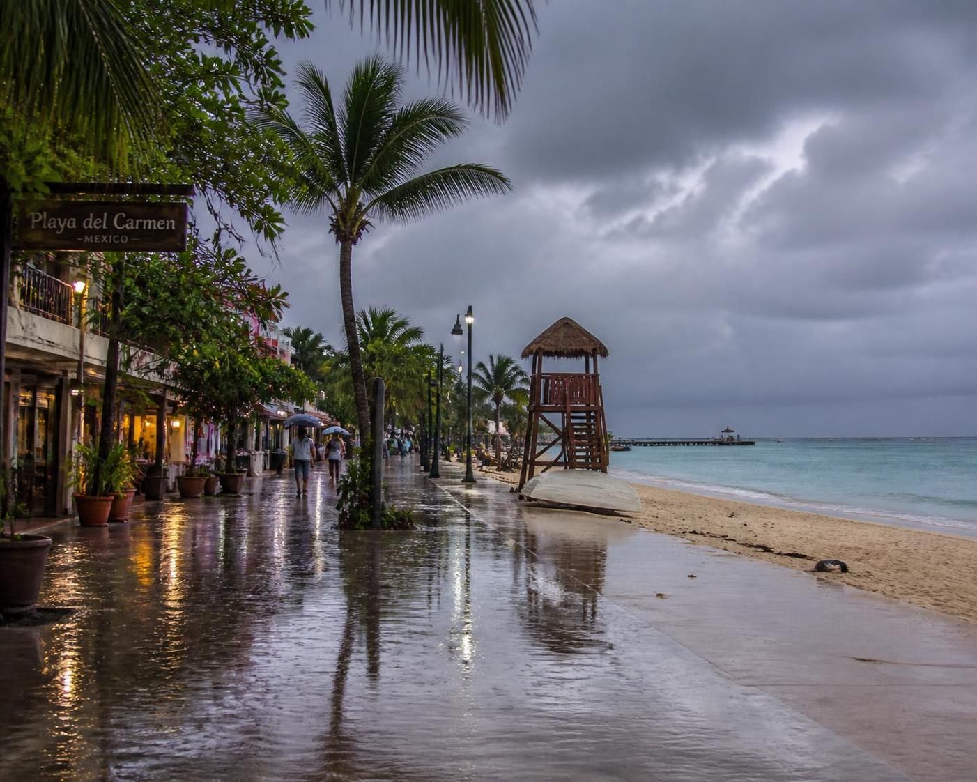 descubre qué esperar en playa del carmen durante la temporada de lluvias: clima, actividades, consejos y cómo aprovechar al máximo tu visita a pesar de las precipitaciones.