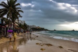 Qué esperar en playa del carmen durante la temporada de lluvias