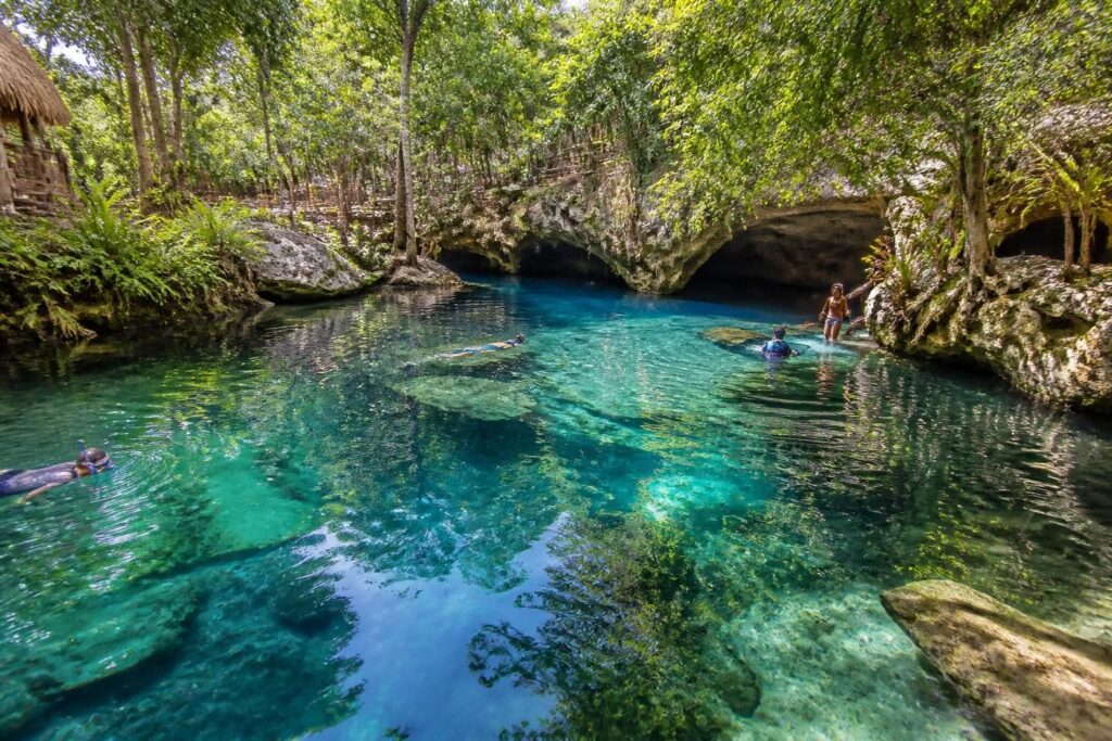descubre qué hace especial al cenote dos ojos y por qué es una visita imprescindible en tu viaje. explora sus aguas cristalinas, fascinantes formaciones y la belleza natural que lo convierte en un lugar único.