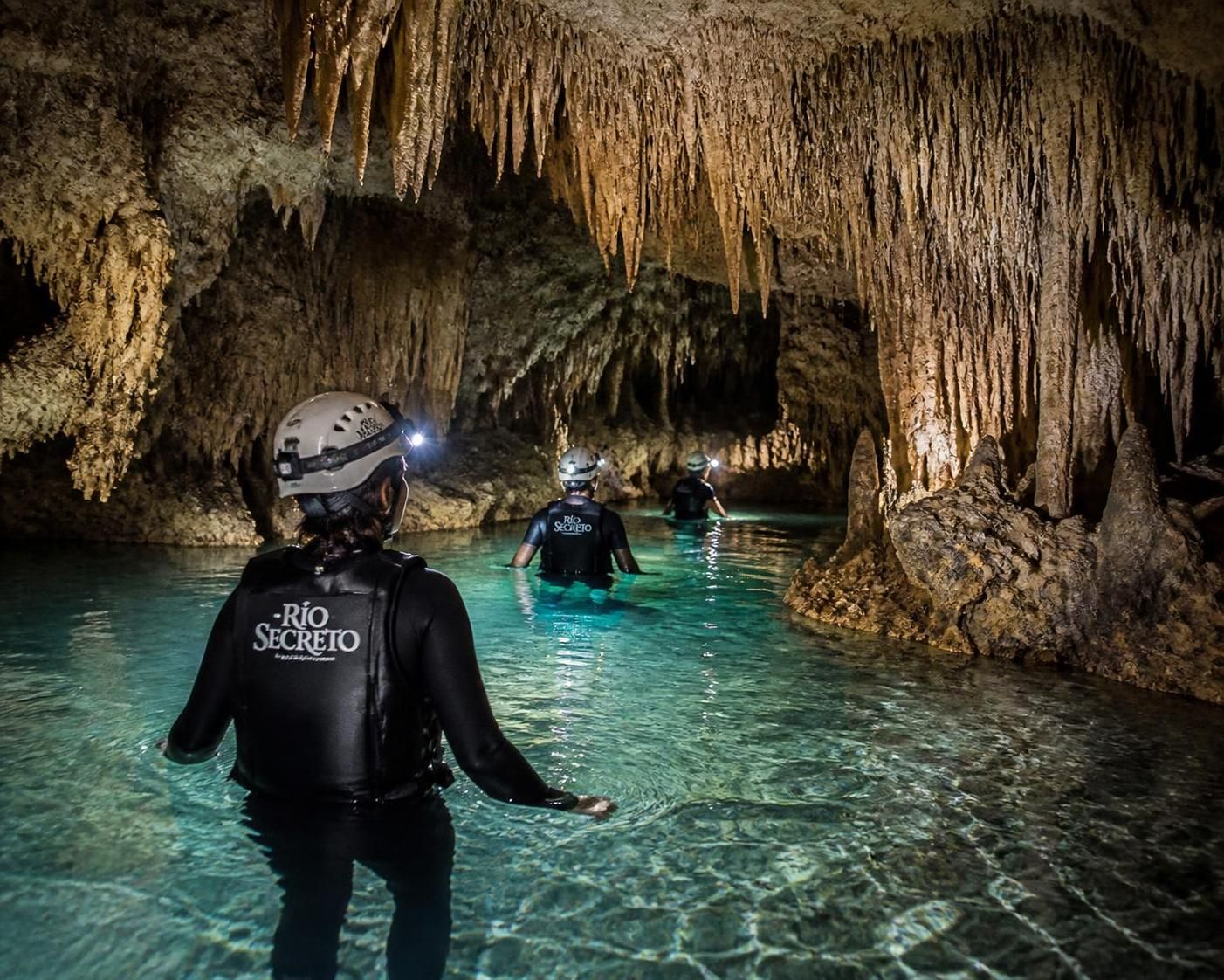 descubre río secreto, una cueva subterránea única que no aparece en nuestra web. explora sus maravillas ocultas y descubre por qué es una experiencia imperdible para los amantes de la aventura y la naturaleza.